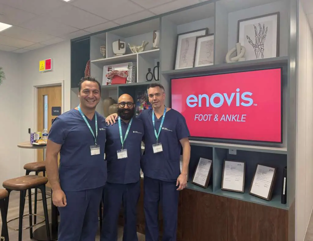 Ασλανιδης Ennovis Foot & Ankle Course (1) Ο Dr. Ασλανίδης με συναδέλφους ορθοπαιδικούς χειρουργούς από το Ennovis Foot & Ankle Course.